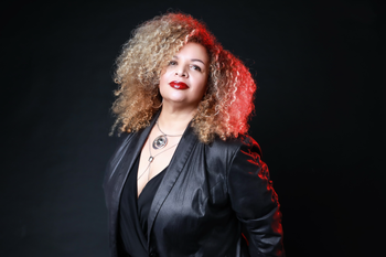 Davina Robinson – Blues Vocalist Performing in Osaka promotional photo ダヴィーナ・ロビンソンのプロモーション写真
