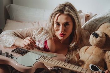 Sammie Day - Australian Singer-Songwriter - Sing-rapping - R&B - Pop Artist - Music - Stream Now
