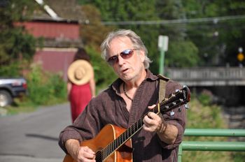 Ron goin' all Springsteen on ya - Scene from "Blue Paper Boat" video
