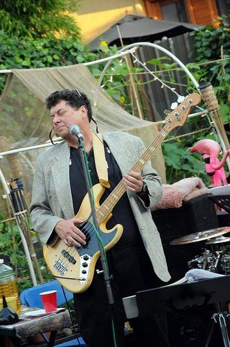"Mr.Wonderful',Steve Campana,wowing us in the garden!
