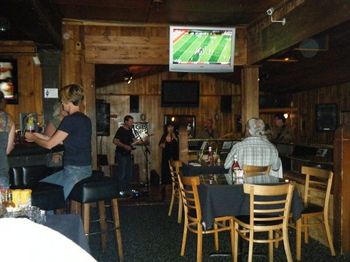 TLHB jammin' @ The Tillicum !
