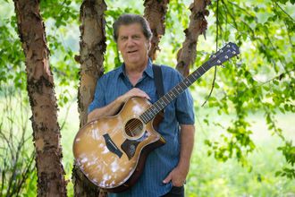 Paul Colombo solo acoustic guitar