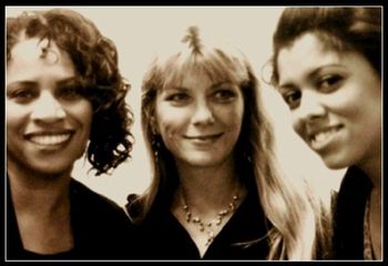 Three gorgeous girls backstage at the San Jose Jazz Festival [L-R]: Clairdee, Ruth Davies and Kim Nalley.
