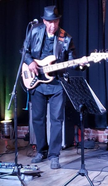 Dee 2 Bass
