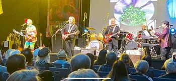 Gregg Bissonette, Laurence Juber, Chris Holt
