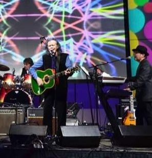 Donovan! & Steve Holley drumming
