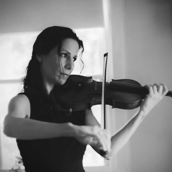 Noemi Miloradovic, Asst. Concertmaster, Violin

