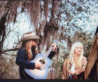 Saylor Dollar Duo plays Thomasville Sip and Shop