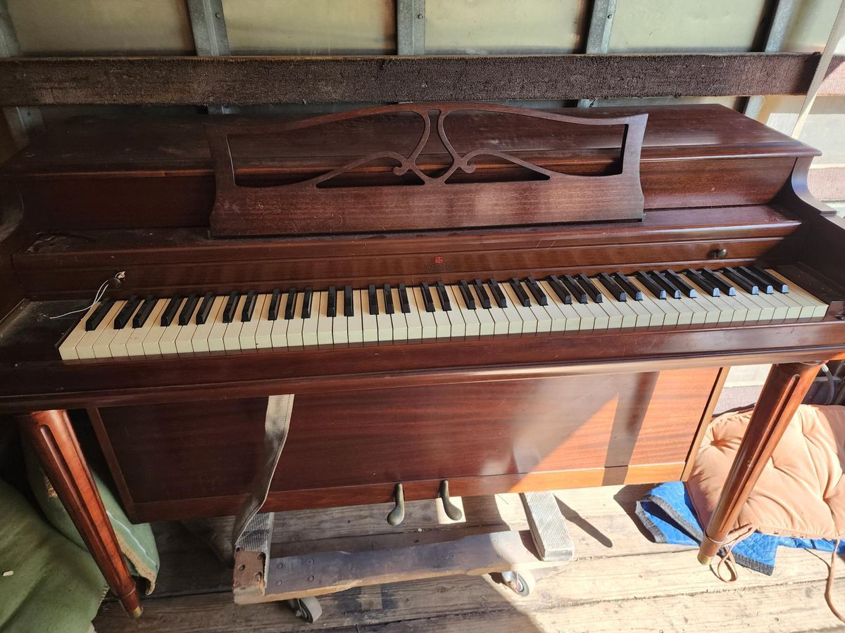 No Name Piano
