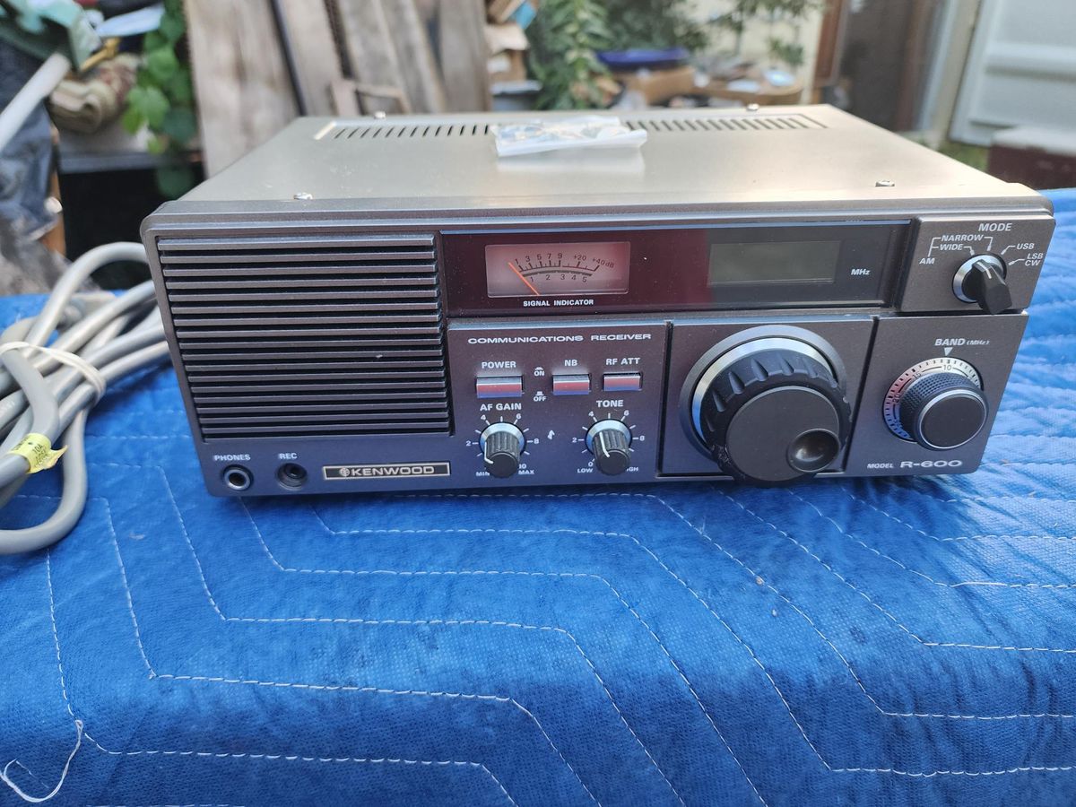 Kenwood R-600 Comm. receiver.