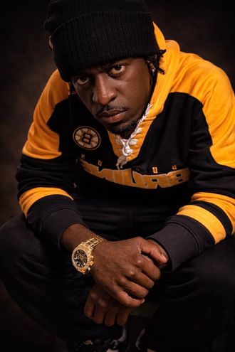 Independent artist Minis studio portrait promoting new music