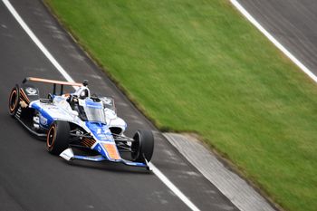 Larson entering Turn 1

