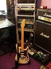 us strat deluxe with floyd rose
