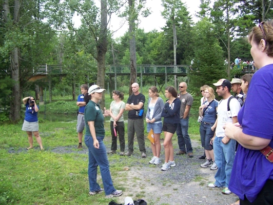 Gaby Dufresne Cyr presenting a wolf seminar