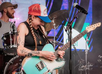 Nicole  Jin Band
