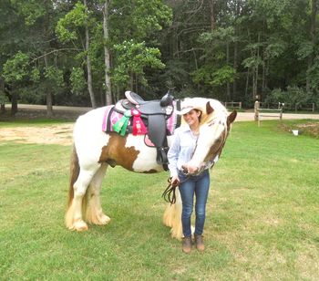 Rogie helps Rebecca at her 1st show
