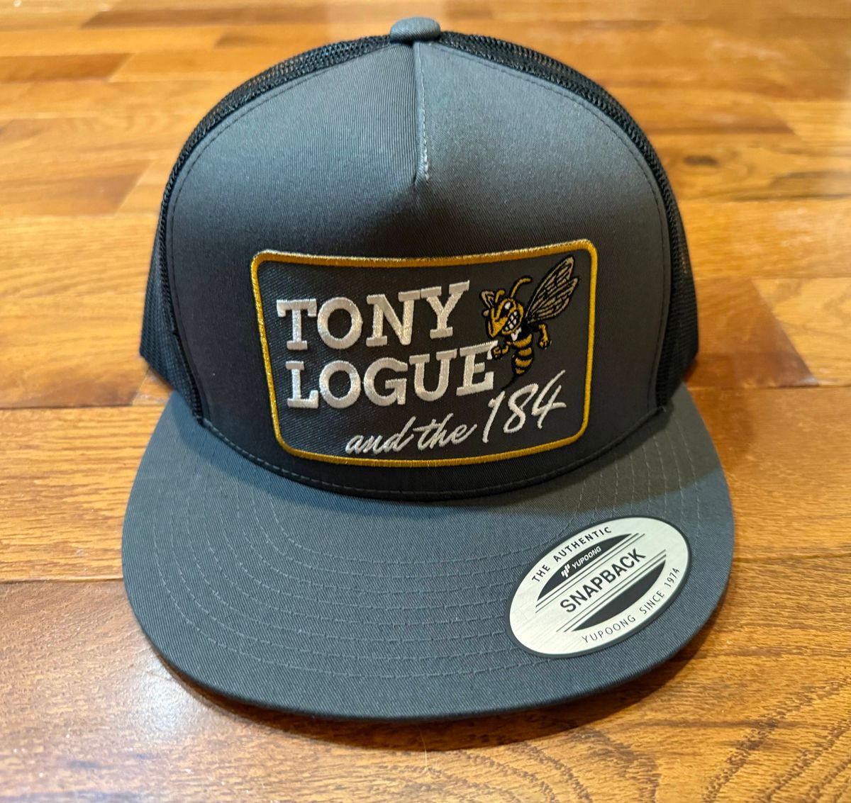 TL184 BEE CHARCOAL/BLACK HAT