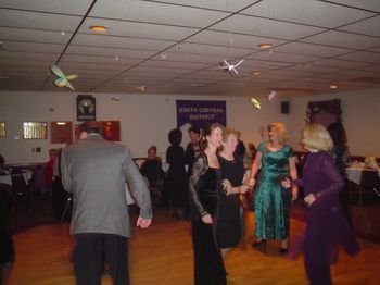 These folks really know how to party! They are not afraid to get up and dance! We liked that!
