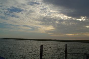 I took this picture too! Totally beautiful, when God wants to paint he does a good job.
