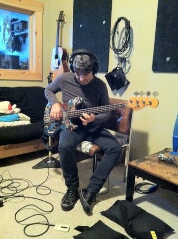 The monster and the bass. Fender Jazz 1965. A very good year.
