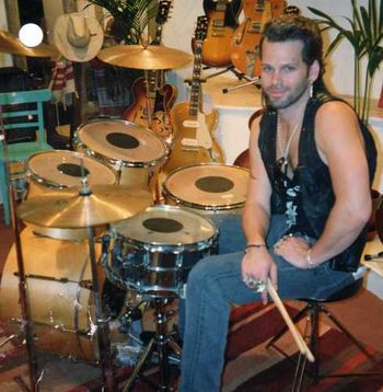 Keith Moons mum had this kit stored in her loft, it turns out that it's the kit from "The Kids are Alright" film. Check out the brass stands and stool
