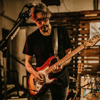Scott Hall musician and songwriter playing a 1983 Fender Stratocaster guitar live
