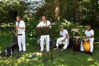 AlfredoMusika and his band.