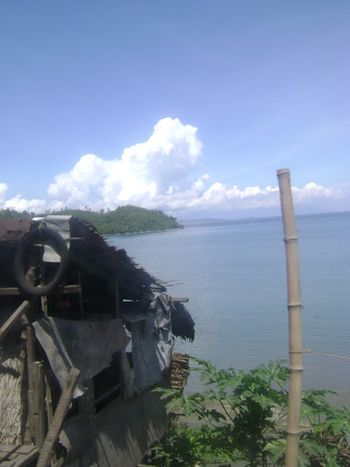House on the river.. Imagine waking up to that view every morning... Pure beauty..
