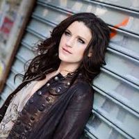 Carrie Manolakos