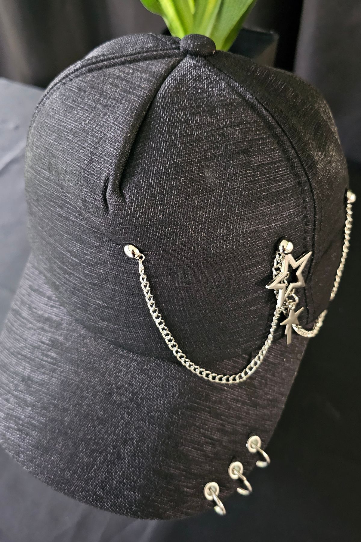 Black Chain Cap