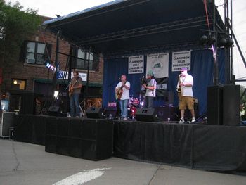 Clarendon Hills Daisy Days Festival
