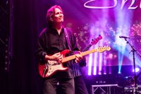 Solo-soulful mix of songs and tunes.