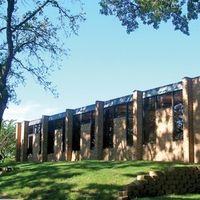 Tres Mundos at the Library