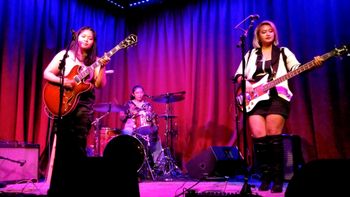 RAMEKEGA at Hotel Cafe in Los Angeles. Photo Cred: Rachel Sanchez. © 2024 RAMEKEGA/WSP Music Group. All Rights Reserved.
