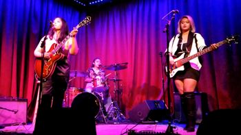 RAMEKEGA at Hotel Cafe in Los Angeles. Photo Cred: Rachel Sanchez. © 2024 RAMEKEGA/WSP Music Group. All Rights Reserved.
