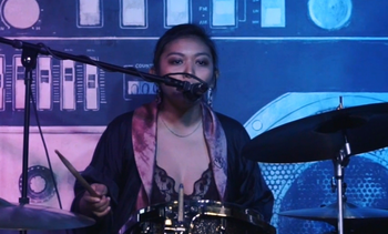Gabby of RAMEKEGA at Hotel Ziggy performing for the We Found New Music Showcase. © 2024 RAMEKEGA/WSP Music Group. All Rights Reserved.
