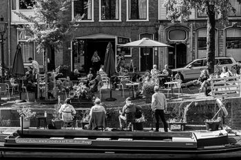 Storm & Ontij at The Golden Stork with Irina Rammos and George Overmeire on mandolin. Photo: Imke van der Veen.
