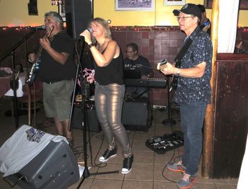 JEFF, ANNMARIE, DENNIS AND EDDIE AT RUBEN'S, PEEKKILL, NY - 8/30/13.
