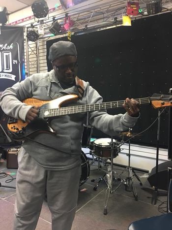 Bill playing Victor Wooten's bass! Sounds GREAT!  Humble a great guy!!
