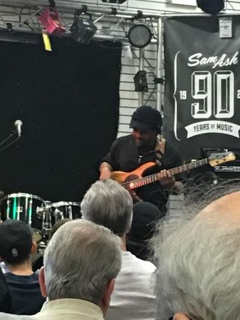 Victor Wooten at Sam Ash in Buffalo Grove, IL
