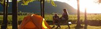 Adam Karch @ Camping Oasis pour un spectacle sur le bord du feu