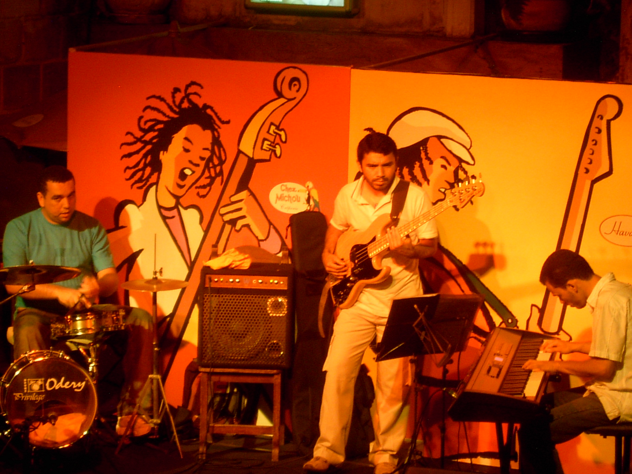Dialeto Brasileiro at Pátio Havana, Buzios. Claudio Felix (drums), Wagner Trindade (bass) and Cassio Vianna (piano)