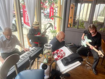 BC Blue at Meli in Easton PA
Joining BC, "Chicago" Carl Snyder and Joe Mac are
Wayne Smith on bass | Glenn Spadone on cajon
