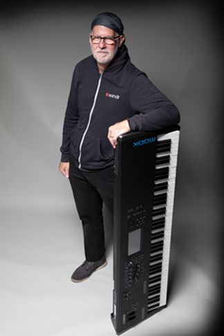 Glenn Kahn: Keyboards, Piano, Vocals
