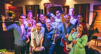 Kenjah David et groupe en live — fusion afro-latin
