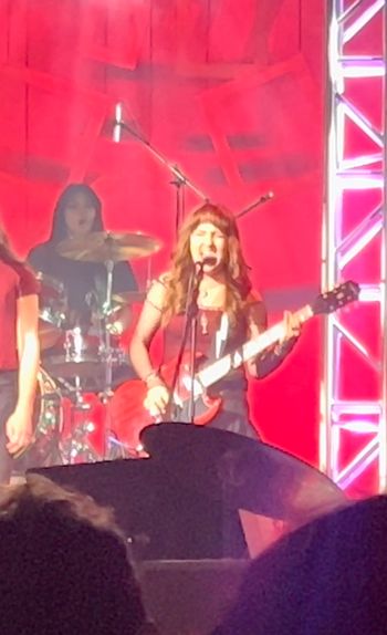 Live Showcase
