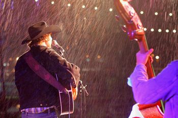 Rain pourin' down but still givin' er'...
