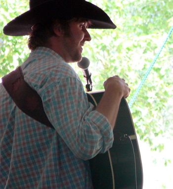 Good weather at the folk music festival
