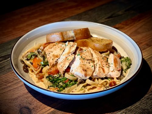 CHICKEN FETTUCCINI ALFREDO