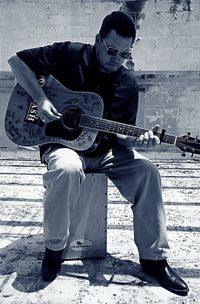 Singer/Songwriter Jason Edwards live at The 19e  Pitstop
